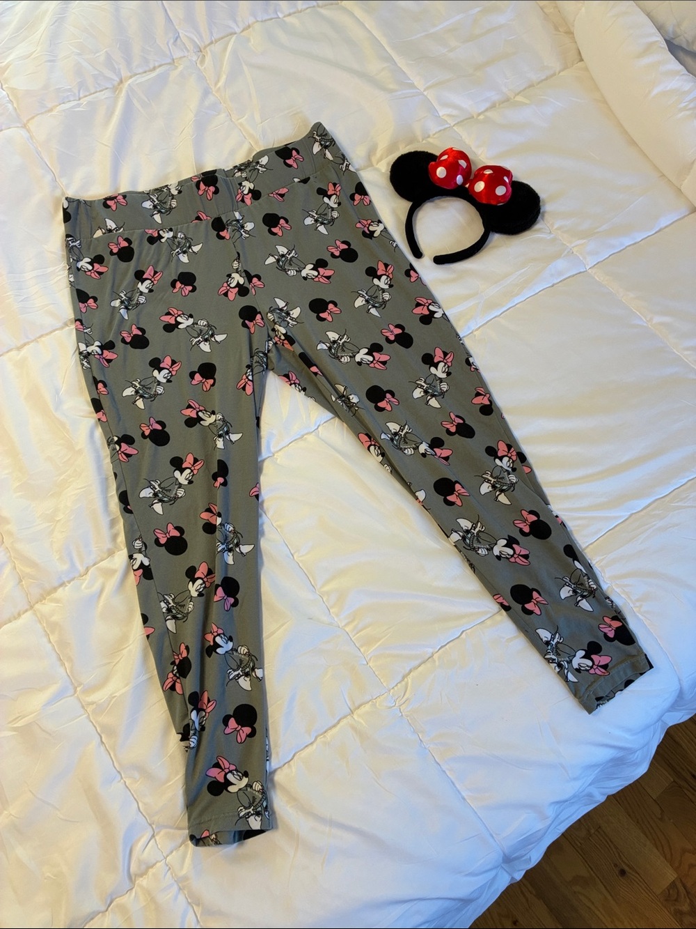 Disney Girls Gray Leggings with Minnie Mouse Pink Accents